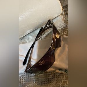 Oakley Women's Wrap Sunglasses in Dark Brown/Black
